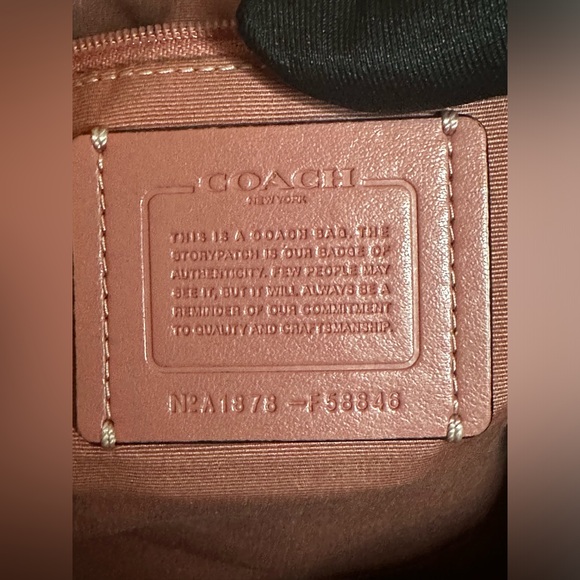 Coach Outlet light pink city zip tote GUC - Picture 12 of 16